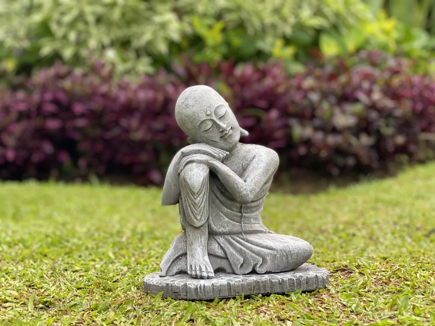 Artikelbild 8 des Artikels “Amar - Buddha entspannt - rechtes Knie hoch, 25 cm H | Steinguss “